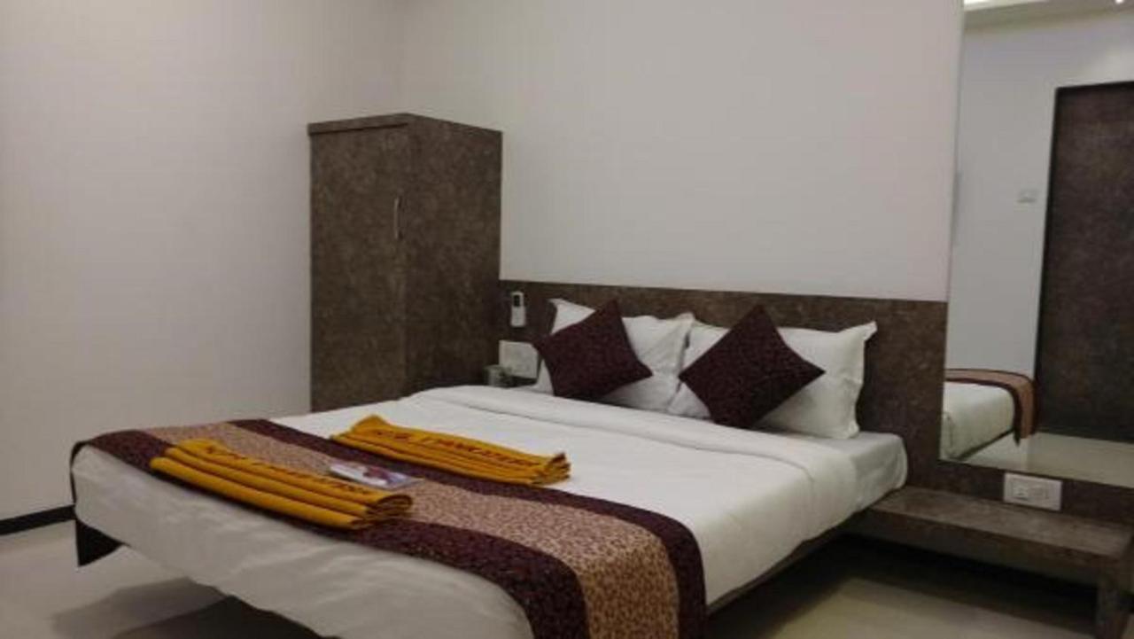 Hotel Vyankatesh & Pure Veg Restaurant Mahābaleshwar Exterior foto